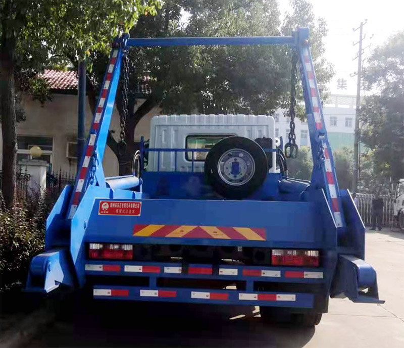 東風(fēng)D9重中型擺臂式垃圾車