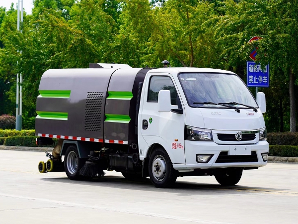 東風途逸洗掃車（4.5T）